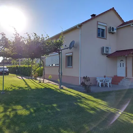 Apartment Helena Airport 1 * פודגוריצה