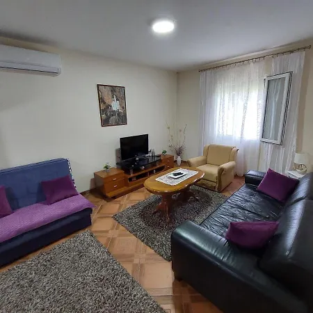 דירה Apartment Helena Airport 1 *
