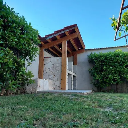Apartment Helena Airport 1 דירה