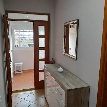 דירה Apartment Helena Airport 1 *
