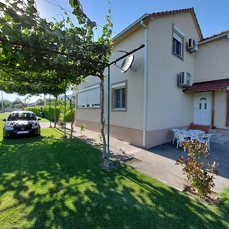 Apartment Helena Airport 1 Ποντγορίτσα