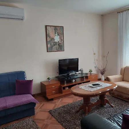 Apartment Helena Airport 1 Διαμέρισμα *