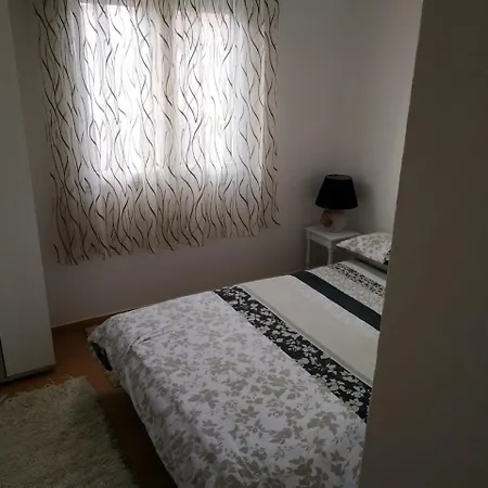 Apartment Helena Airport 1 *