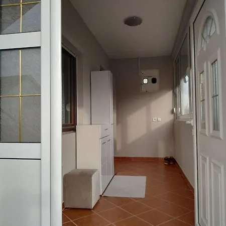 Apartment Helena Airport 1 *
